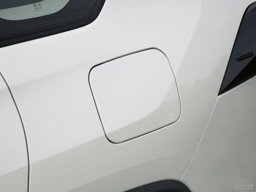 珍珠白RAV4榮放車身外觀圖片