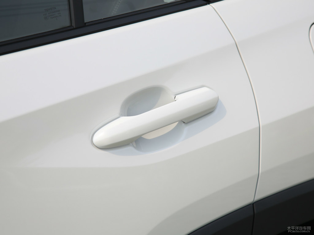 珍珠白RAV4榮放車身外觀圖片