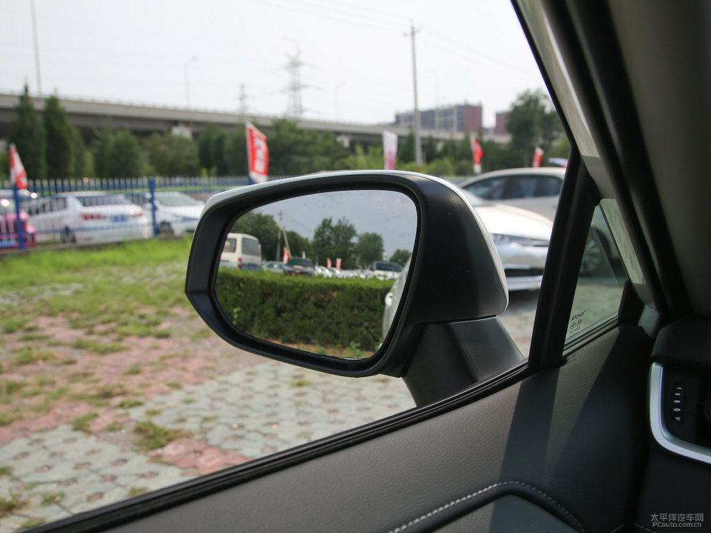 珍珠白RAV4榮放車身外觀圖片