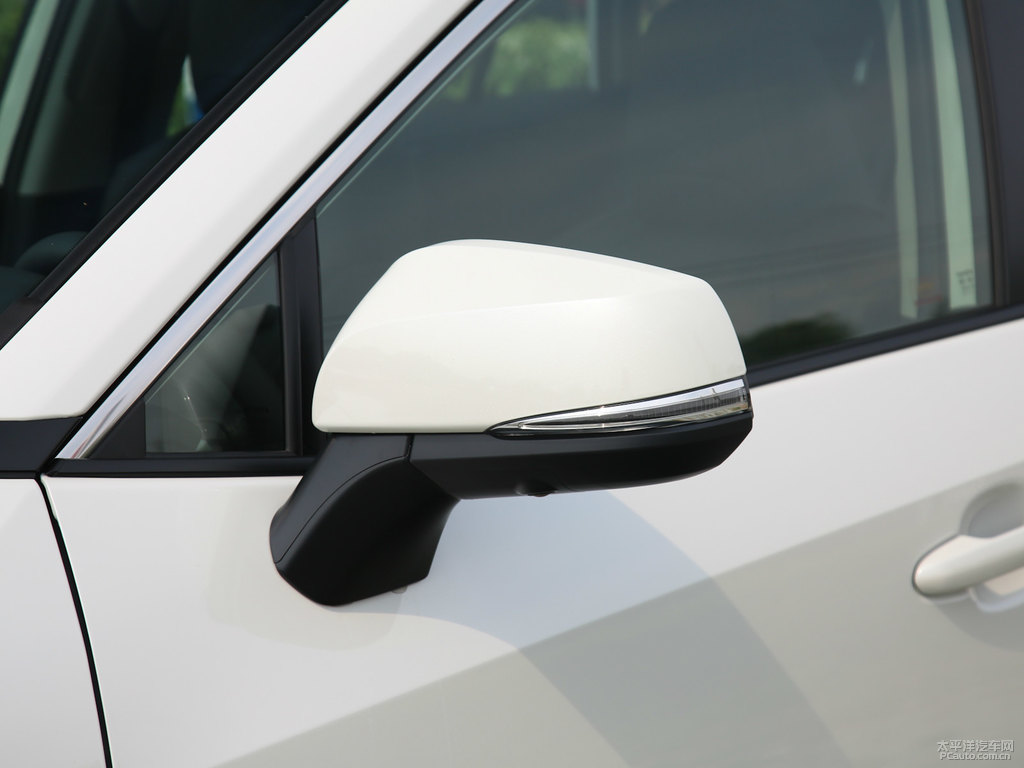 珍珠白RAV4榮放車身外觀圖片