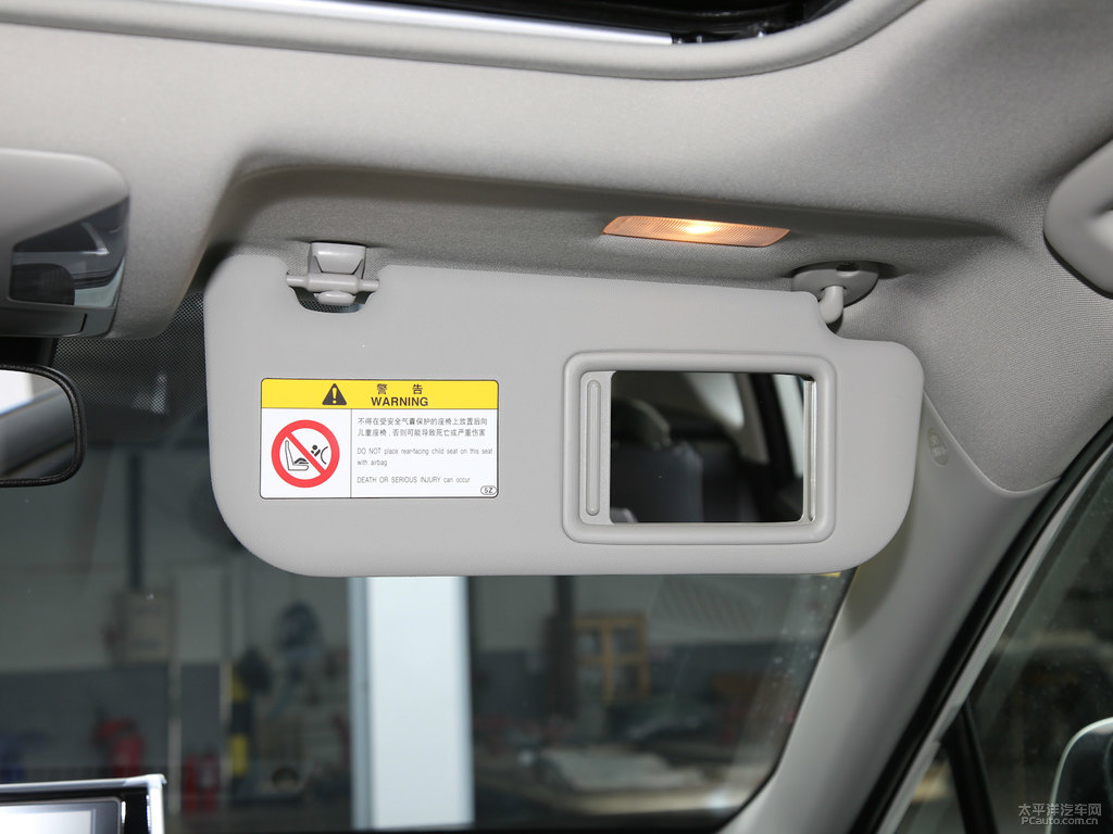 珍珠白RAV4榮放車廂內(nèi)飾圖片