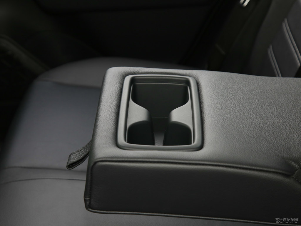 珍珠白RAV4榮放儲物空間空間圖片