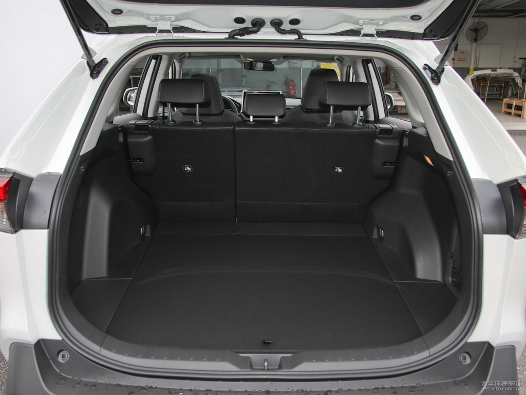 珍珠白RAV4榮放后備廂空間圖片