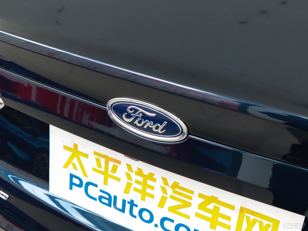 坦桑石藍蒙迪歐車尾外觀圖片