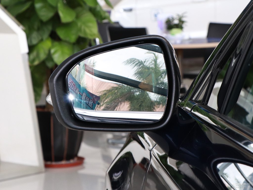 坦桑石藍蒙迪歐車身外觀圖片