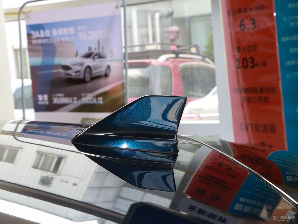 坦桑石藍(lán)蒙迪歐車身外觀圖片