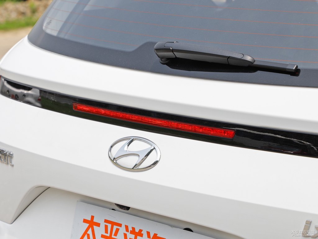 極地白北京現(xiàn)代ix25車尾外觀圖片