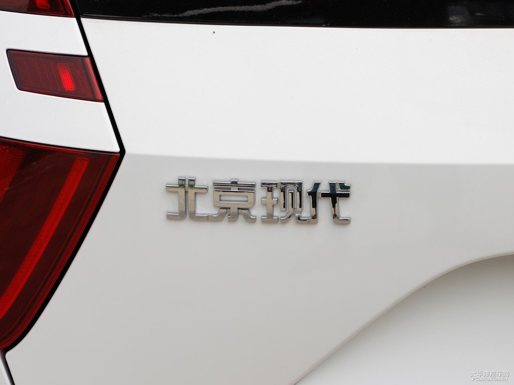 極地白北京現(xiàn)代ix25車尾外觀圖片