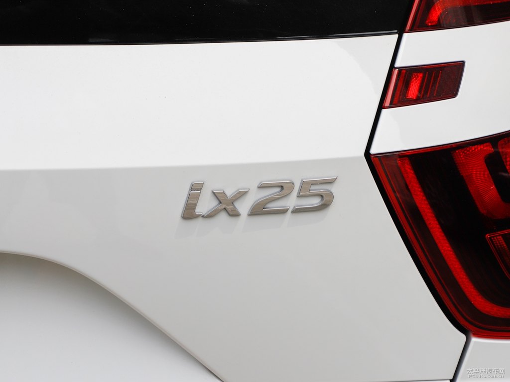 極地白北京現(xiàn)代ix25車尾外觀圖片