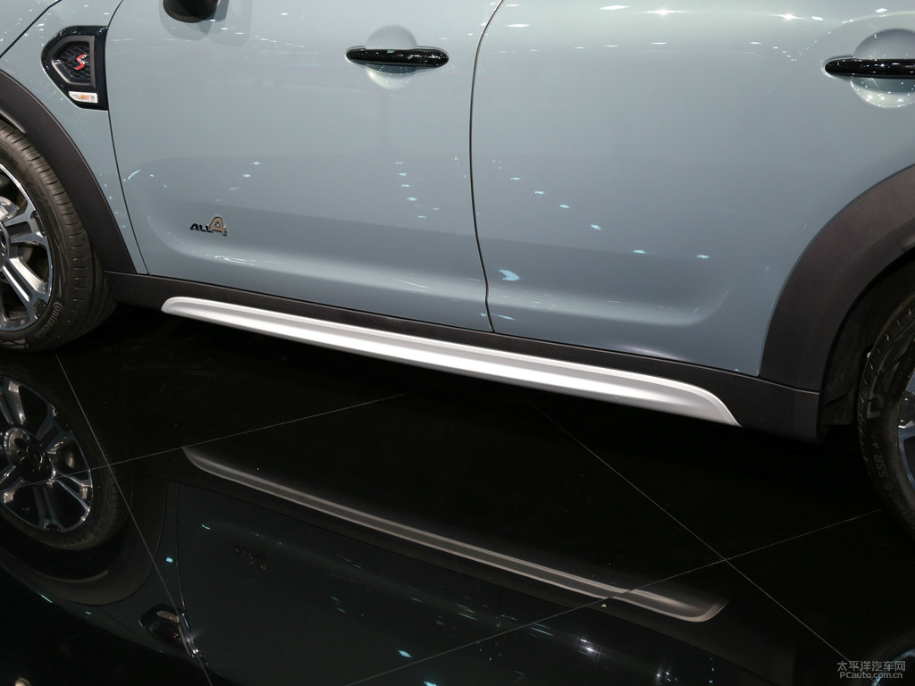 ɫ+MINI COUNTRYMAN܇^DƬ