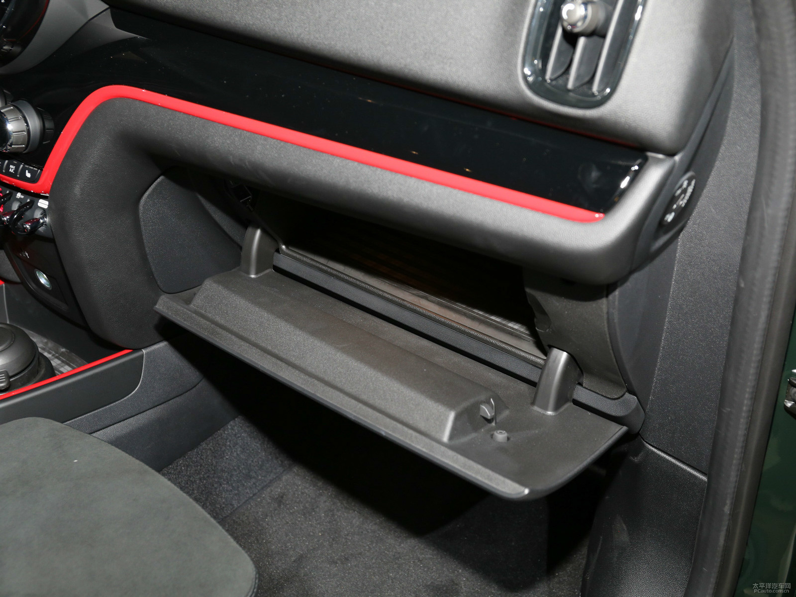 MINI JCW COUNTRYMAN空間高清大圖