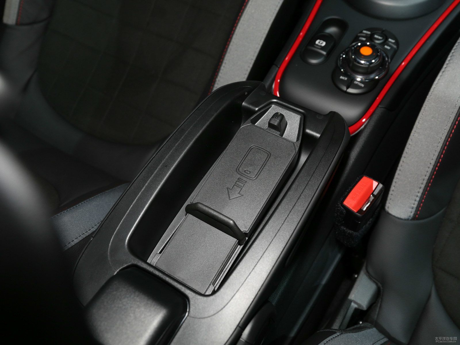 MINI JCW COUNTRYMAN空間高清大圖