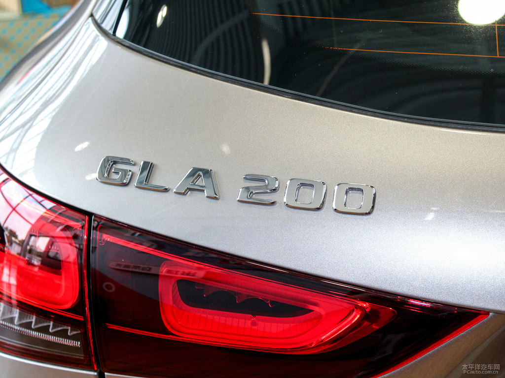 山灰色奔馳GLA車(chē)尾外觀(guān)圖片