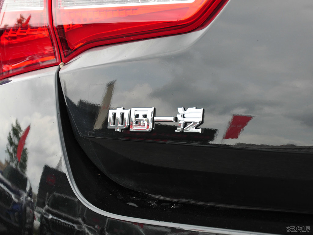 極夜黑紅旗H5經(jīng)典車尾外觀圖片