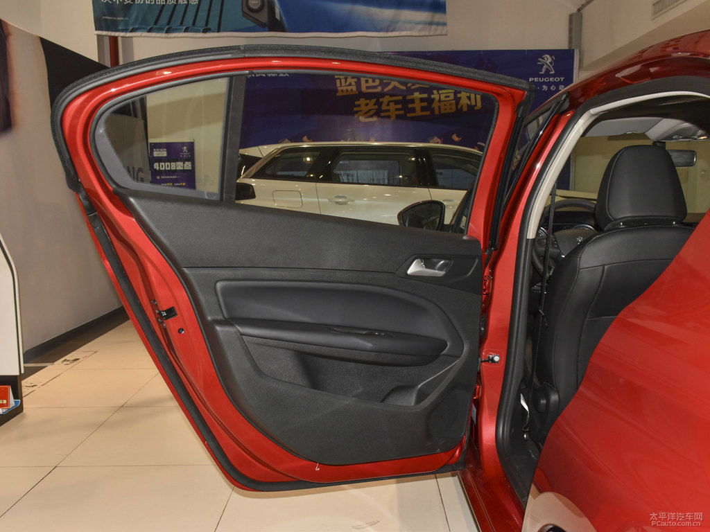塞納紅標(biāo)致408車廂內(nèi)飾圖片