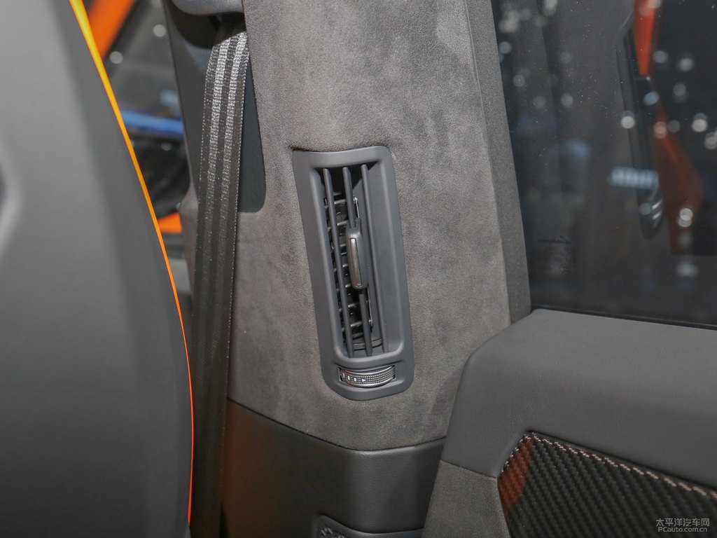 蘭博基尼Urus車廂內(nèi)飾圖片