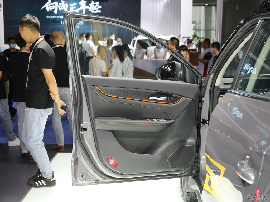 黑色+灰色風光580車廂內(nèi)飾圖片
