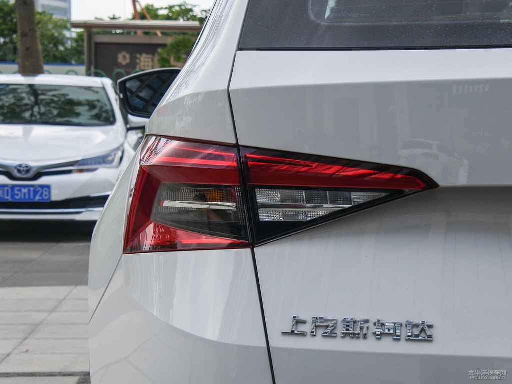 冰雪白柯迪亞克車(chē)尾外觀圖片