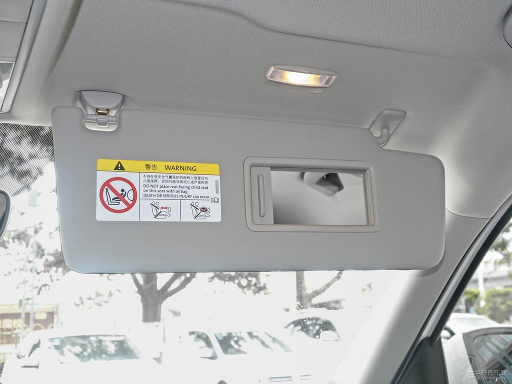 冰雪白柯迪亞克車廂內(nèi)飾圖片