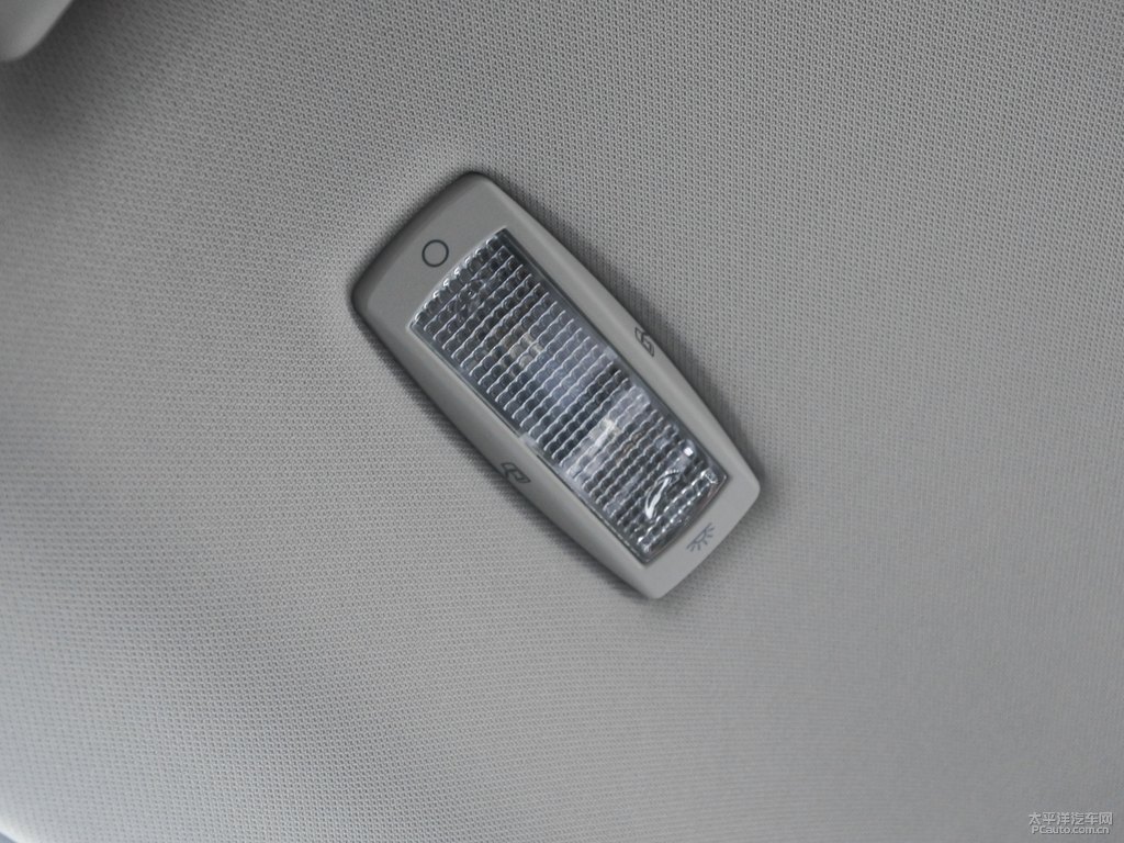 冰雪白柯迪亞克車廂內(nèi)飾圖片