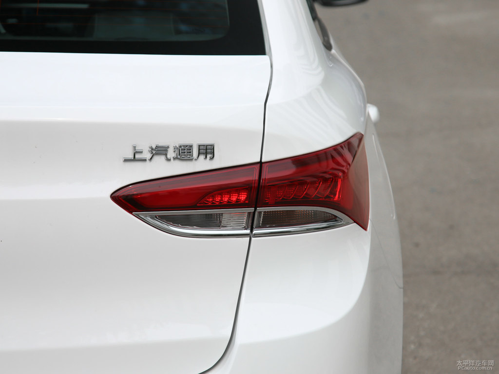 雪域白英朗車尾外觀圖片