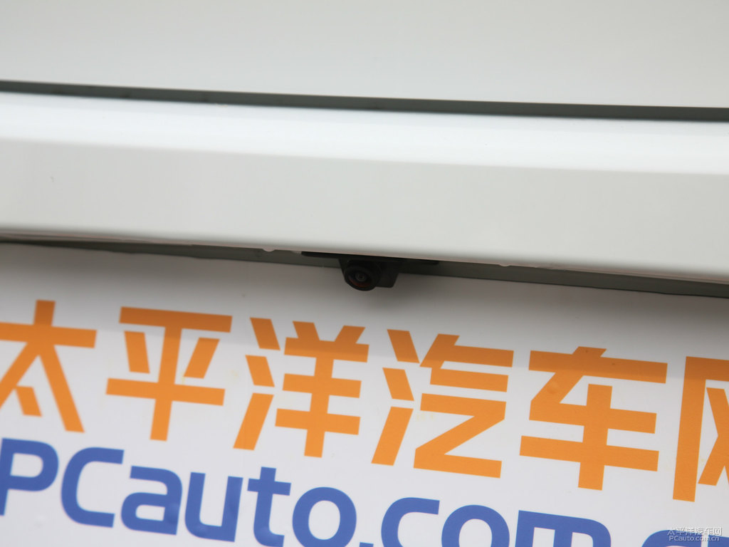 雪域白英朗車尾外觀圖片