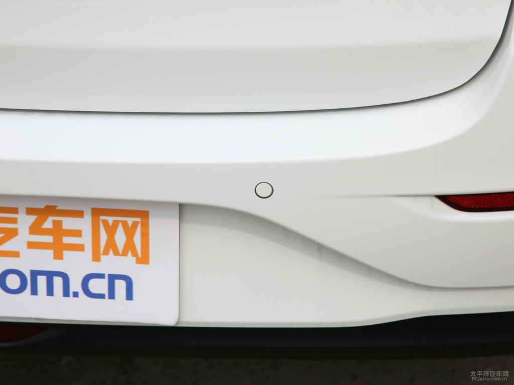 雪域白英朗車尾外觀圖片