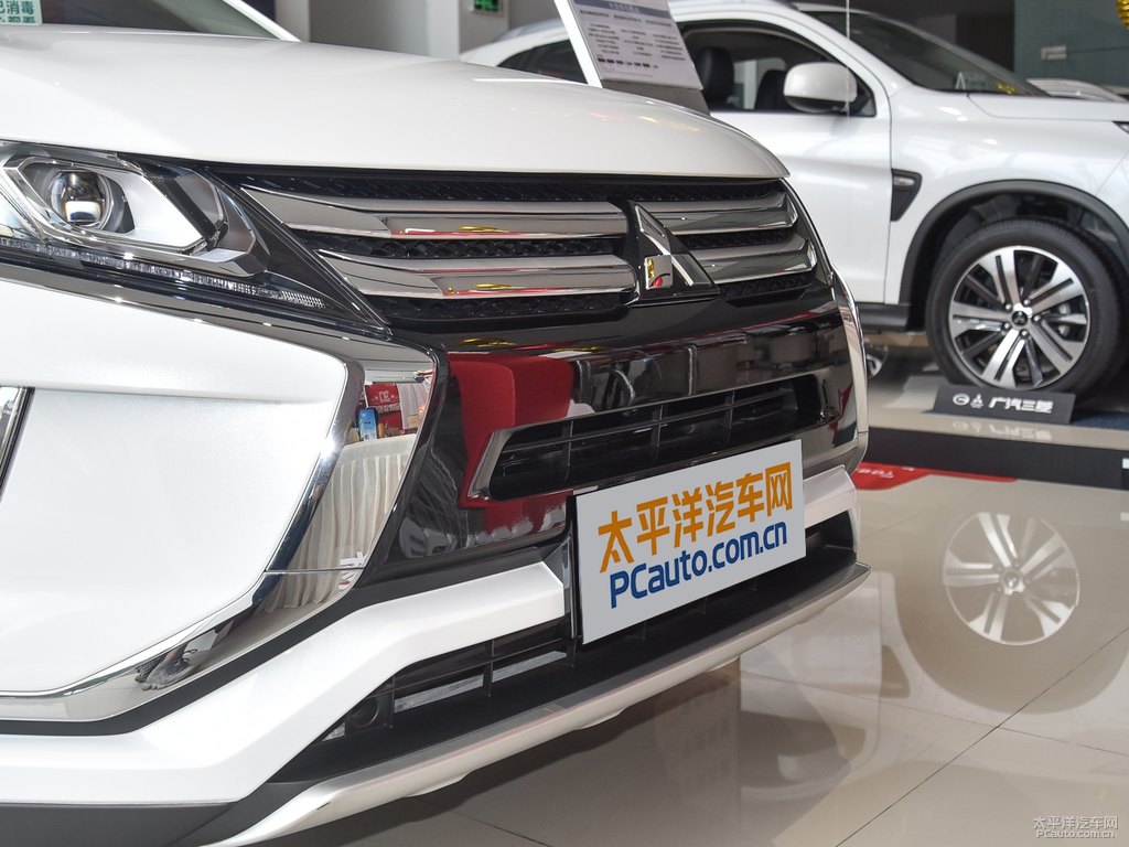 珍珠白奕歌車頭外觀圖片