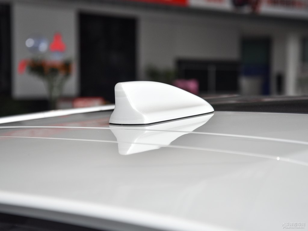 珍珠白奕歌車尾外觀圖片