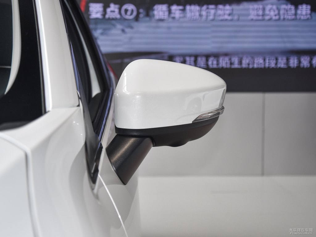 珍珠白奕歌車身外觀圖片