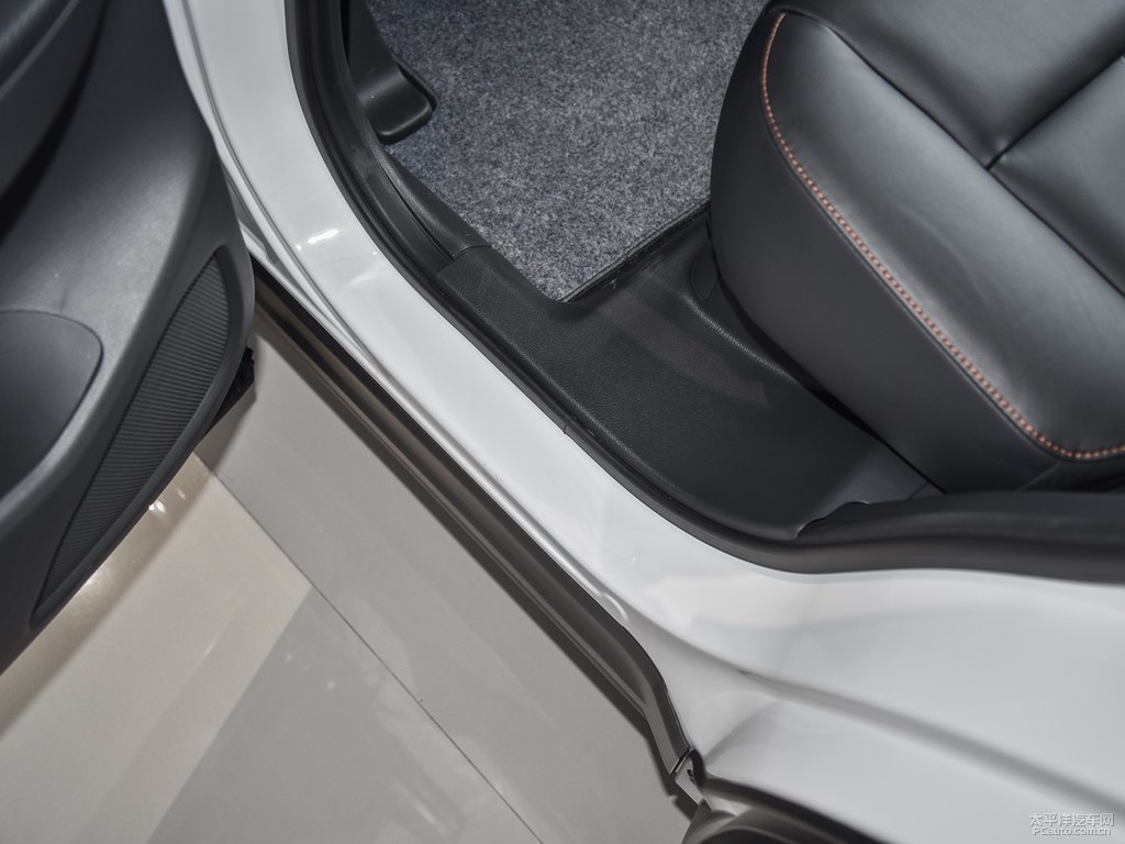 珍珠白奕歌車廂內(nèi)飾圖片