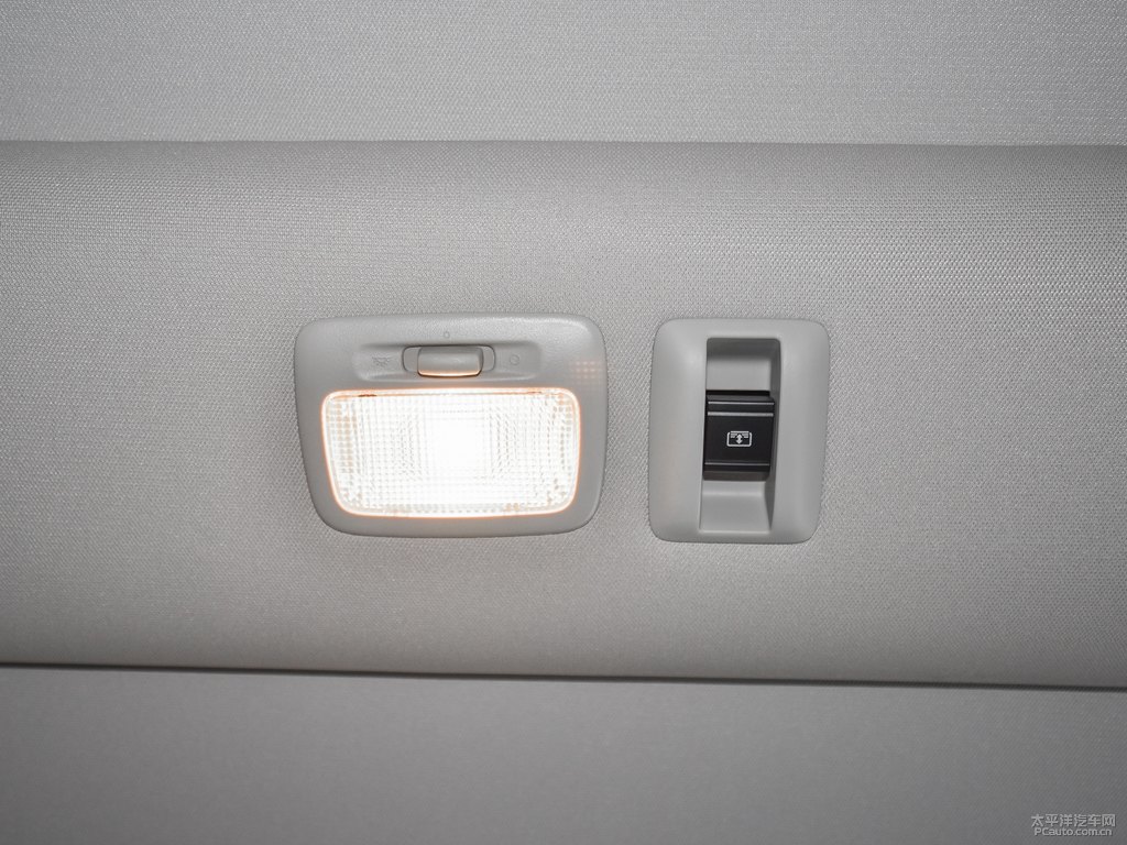 珍珠白奕歌車廂內(nèi)飾圖片