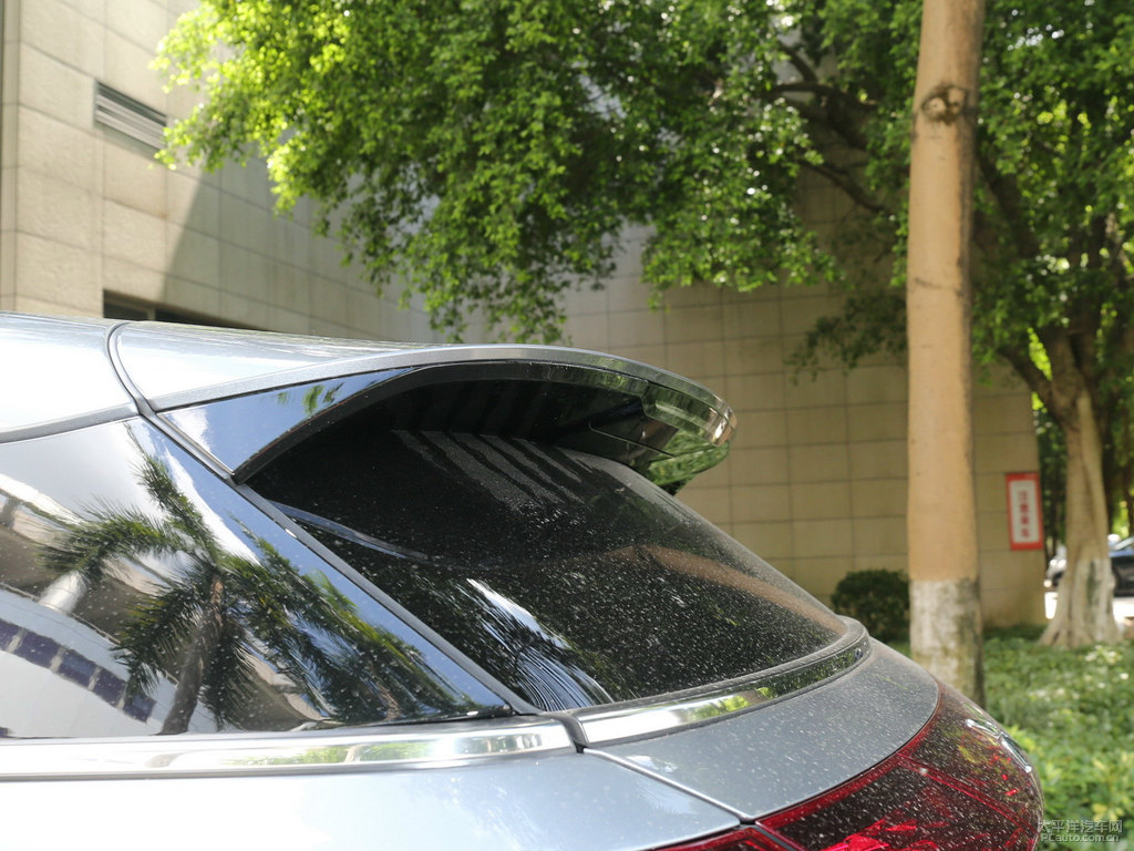 冷峻灰小鵬G3車尾外觀圖片