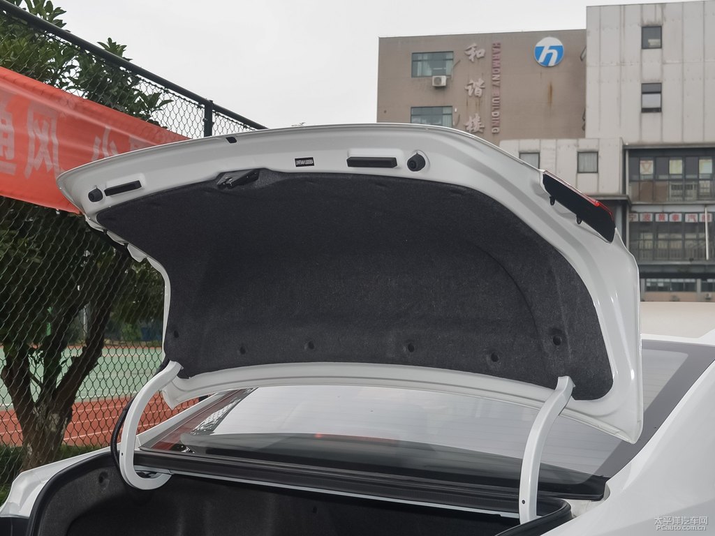 晶耀白享域后備廂空間圖片