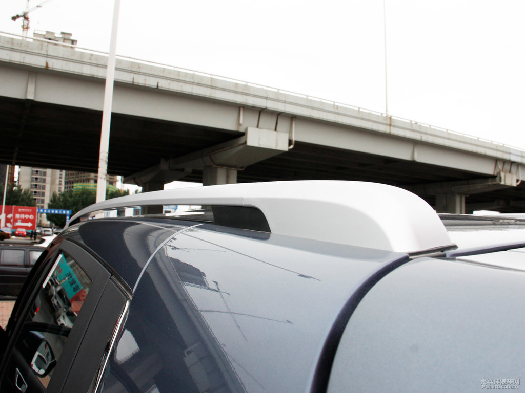 鈦金灰瑞虎5x車身外觀圖片