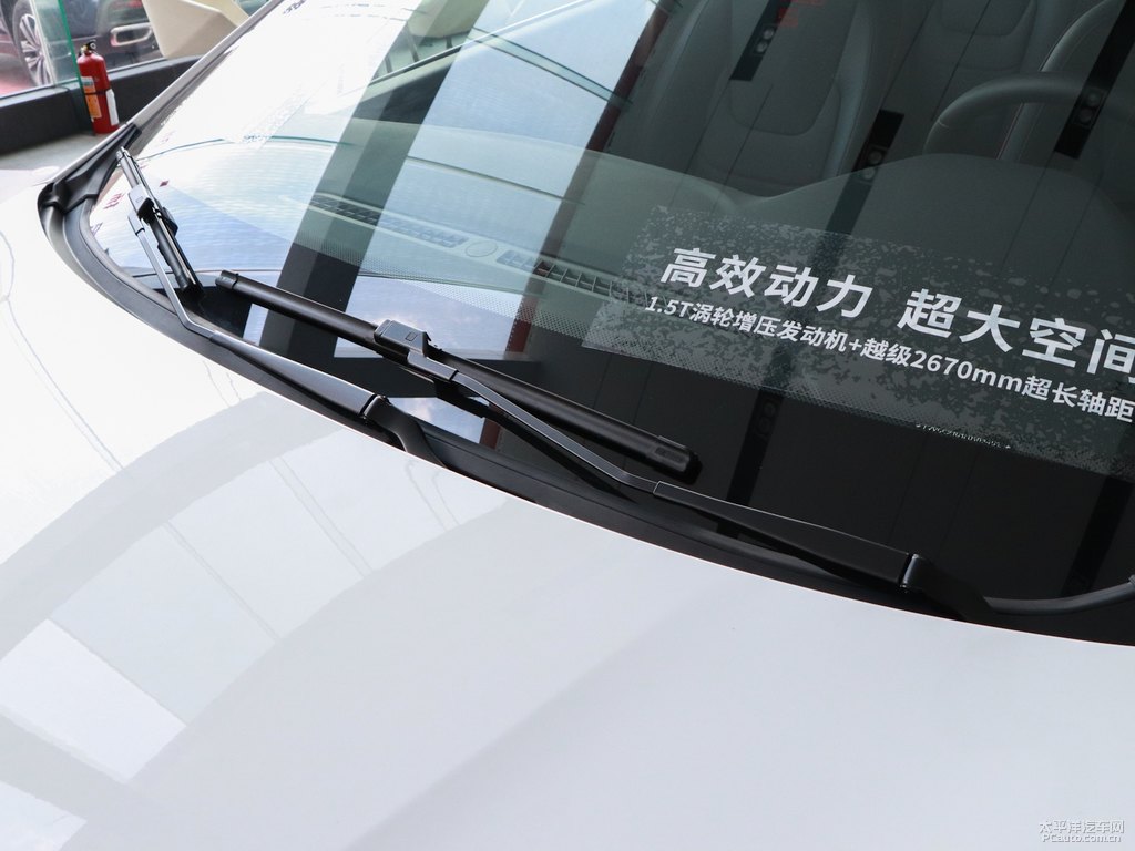 皓月白艾瑞澤5車身外觀圖片