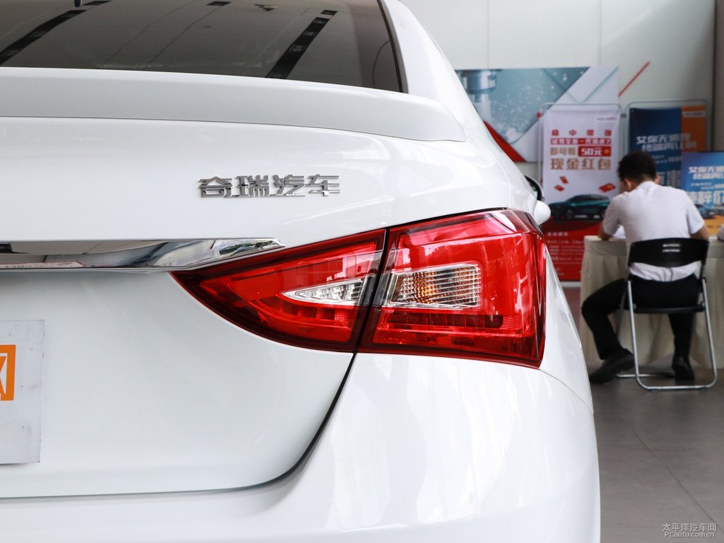 皓月白艾瑞澤5車尾外觀圖片