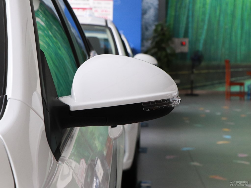 皓月白艾瑞澤5車身外觀圖片