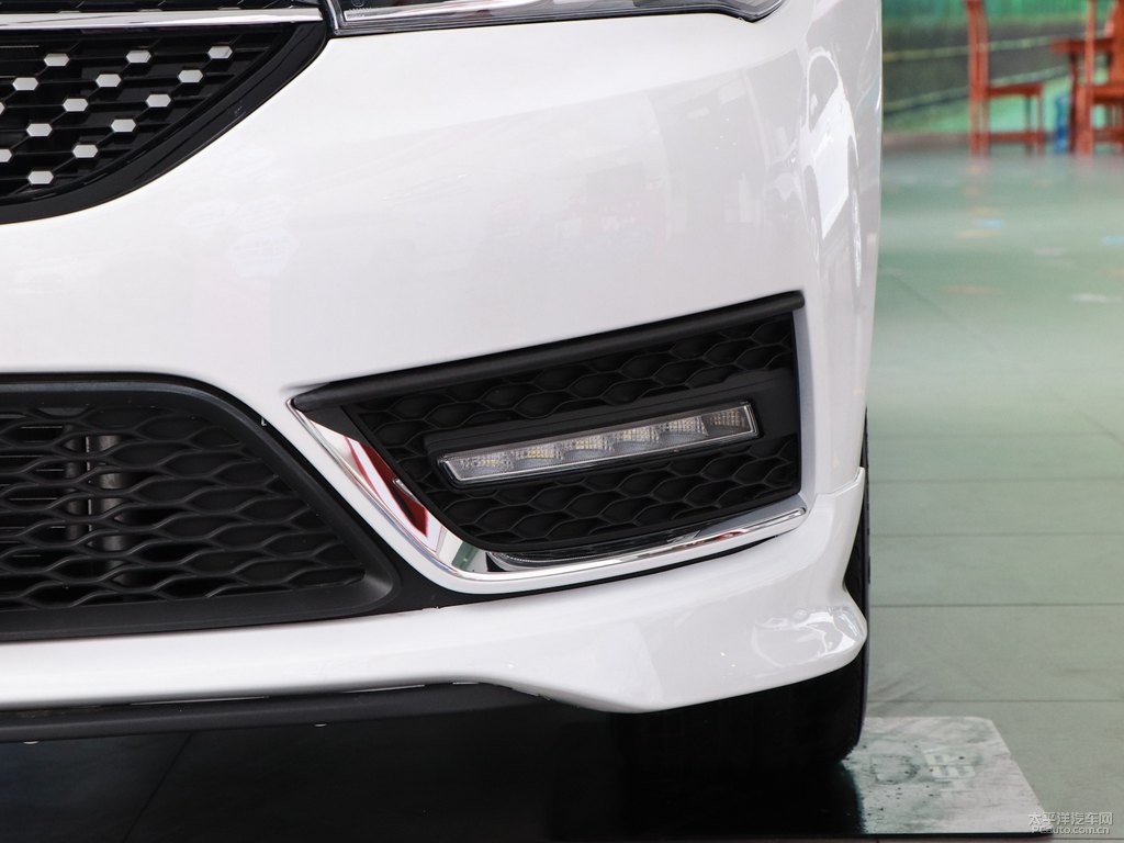 皓月白艾瑞澤5車頭外觀圖片