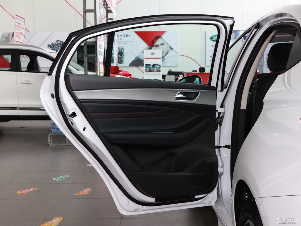 皓月白艾瑞澤5車廂內(nèi)飾圖片