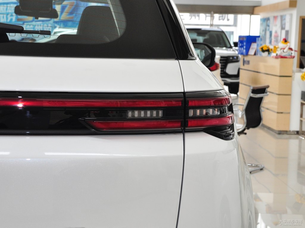 月光白長安CS55PLUS車尾外觀圖片