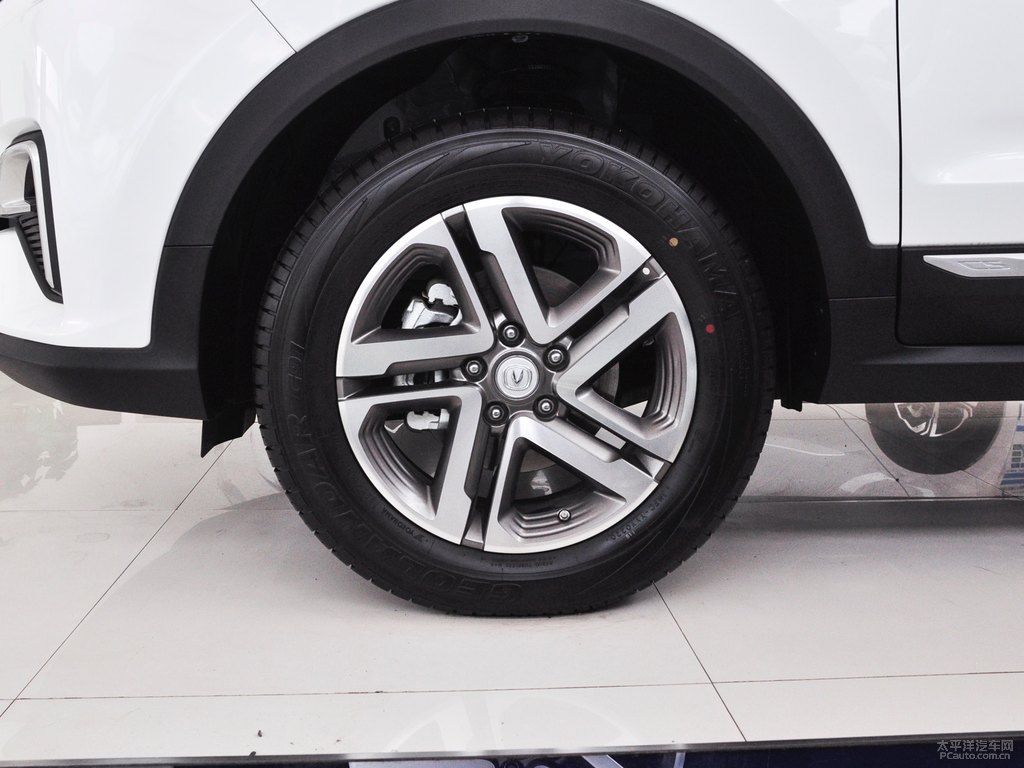 月光白長安CS55PLUS車身外觀圖片
