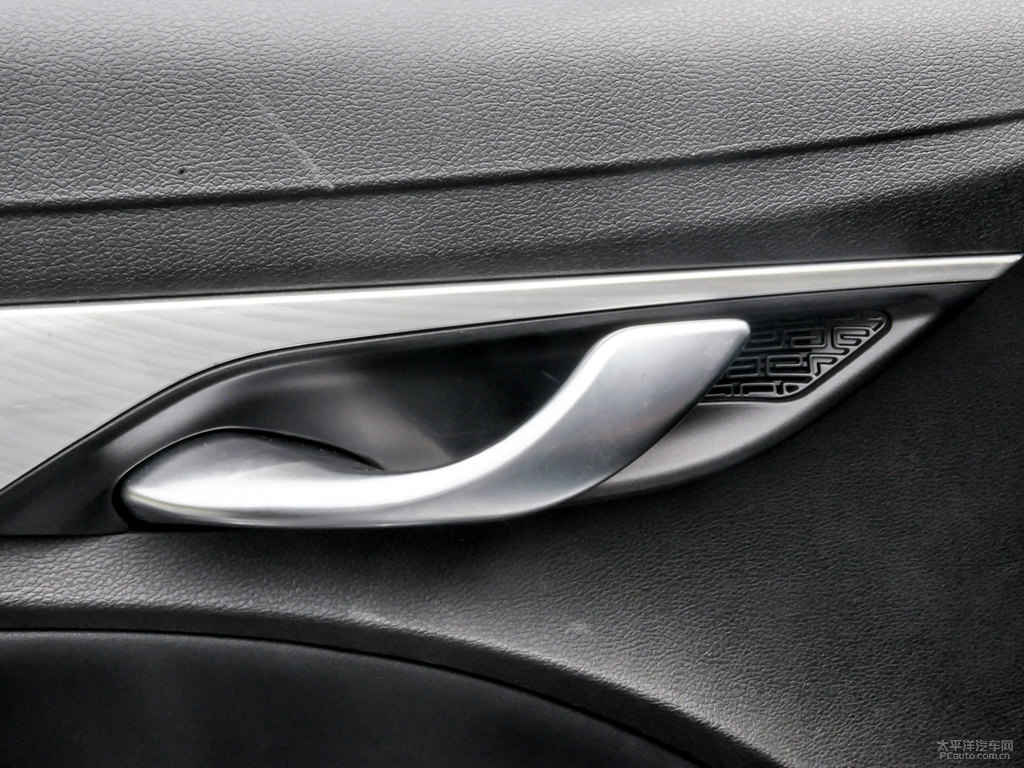 冰晶白新帝豪車(chē)廂內(nèi)飾圖片