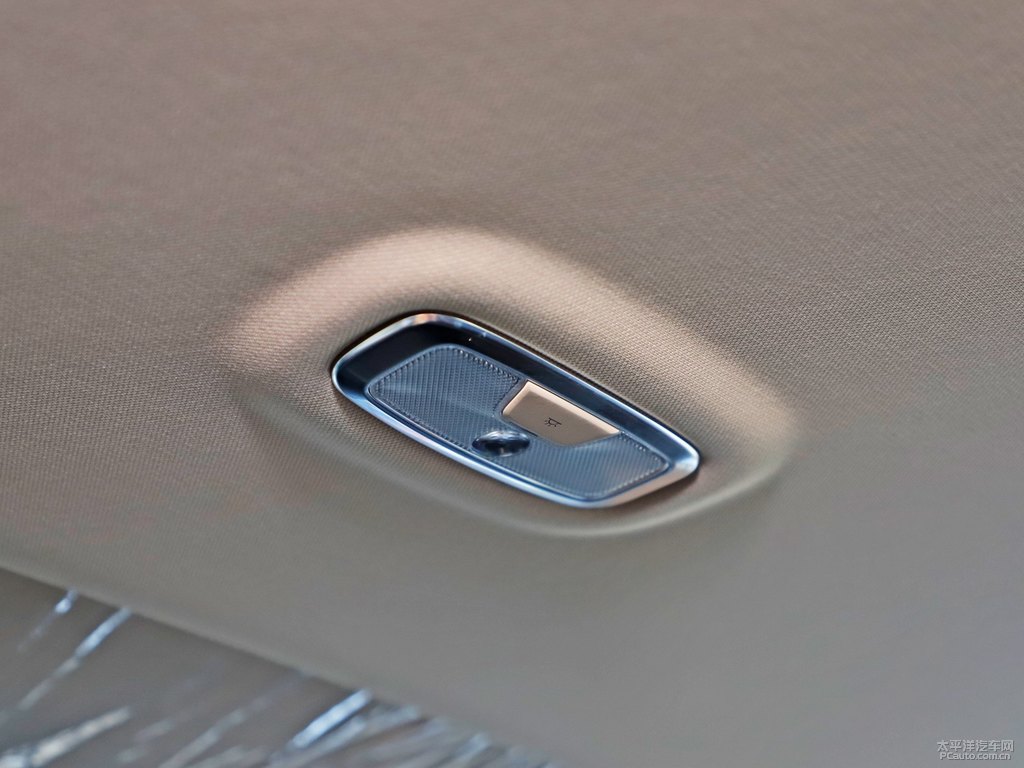 月光白銳程CC車廂內(nèi)飾圖片