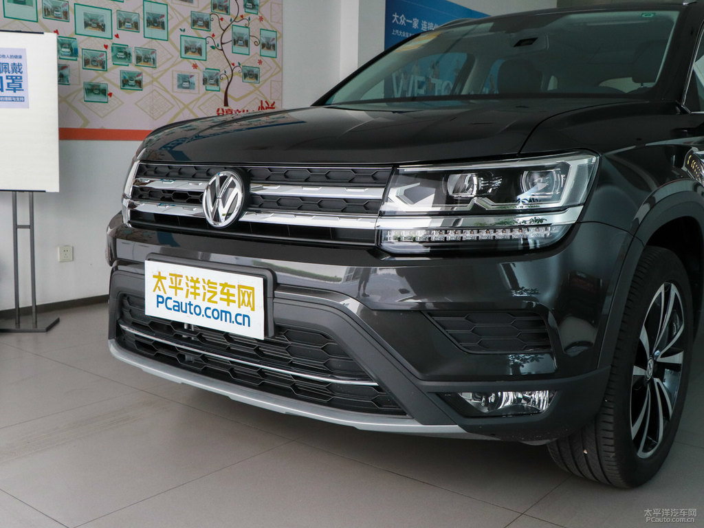 碳晶灰途岳車頭外觀圖片