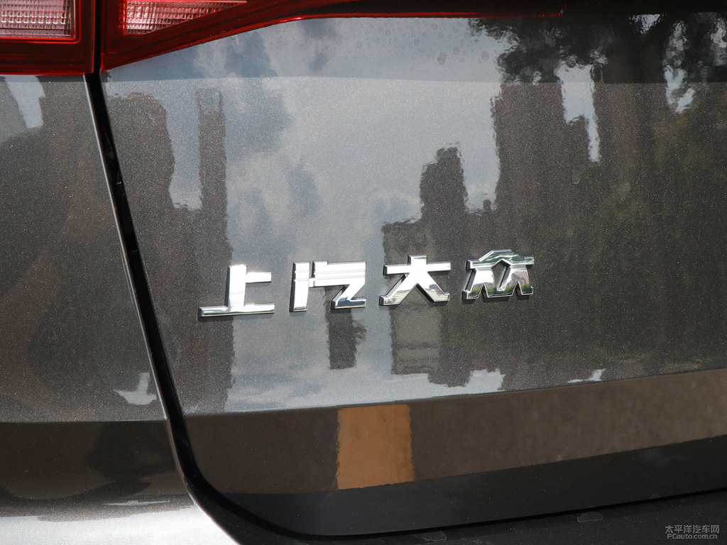 碳晶灰途岳車尾外觀圖片