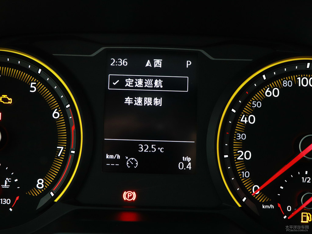碳晶灰途岳中控內(nèi)飾圖片