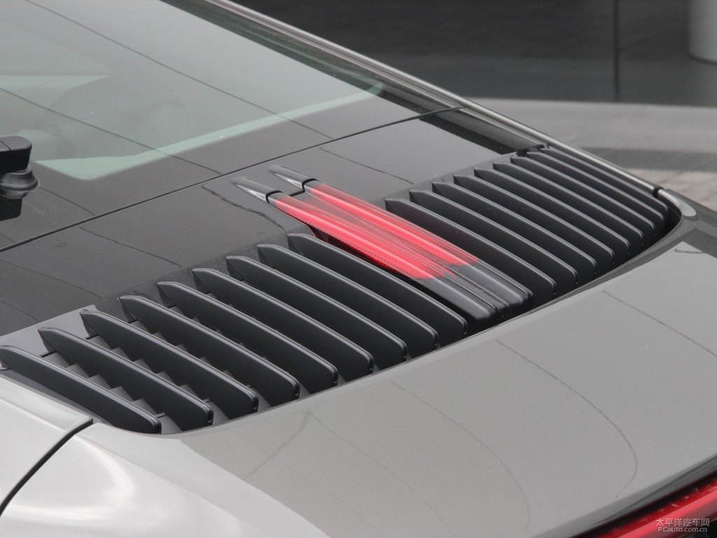瑪瑙灰保時捷911車尾外觀圖片
