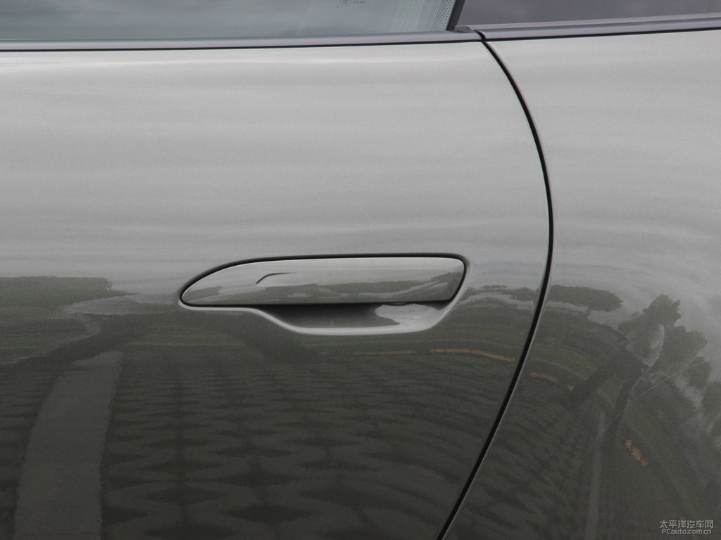 瑪瑙灰保時捷911車身外觀圖片