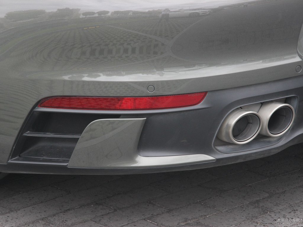 瑪瑙灰保時捷911車尾外觀圖片